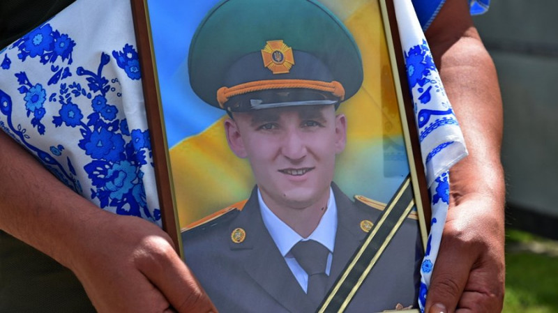 На Чернігівщині поховали двох захисників: Віталія Єременка та Володимира Пустовойта