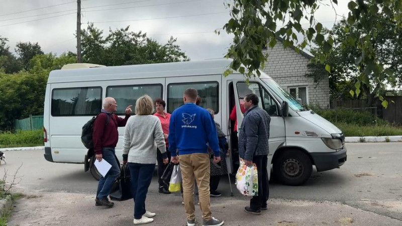 Понад місяць не було сполучення з центром громади: на Чернігівщині запустили безплатний рейс із села, що за 4 км від РФ