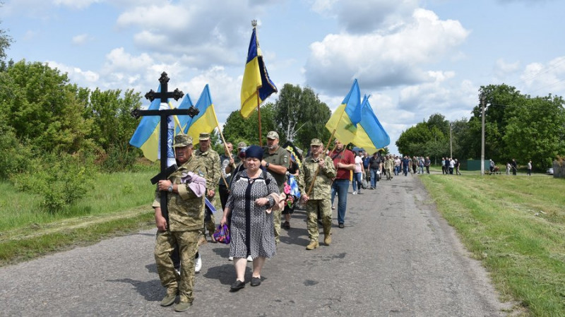 Отримав тяжке поранення, переніс 24 операції, а помер під час реабілітації: на Чернігівщині попрощалися з Іваном Пухою