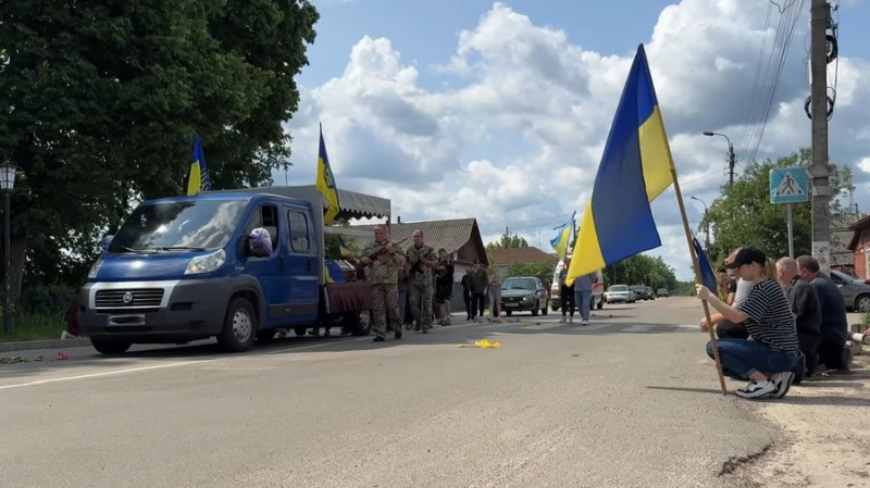На Чернігівщині попрощалися з військовослужбовцем Олексієм Швецем
