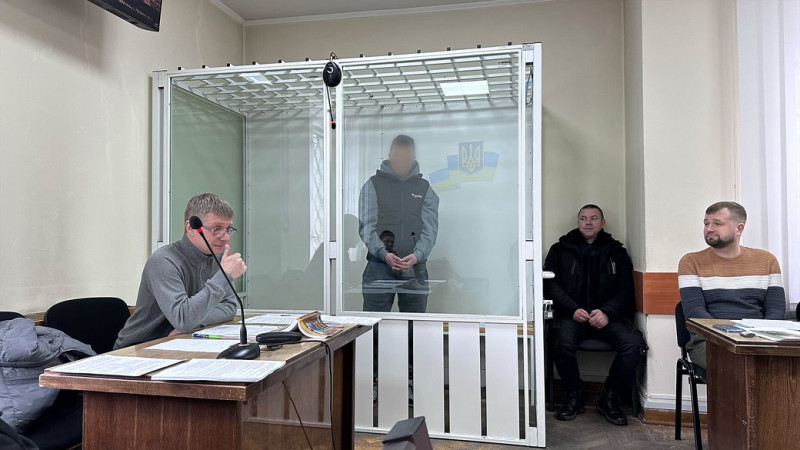 Один із чоловіків, які "підрізали" автобус із військовими й забрали мобілізованих, має перерахувати на ЗСУ 600 тис. грн