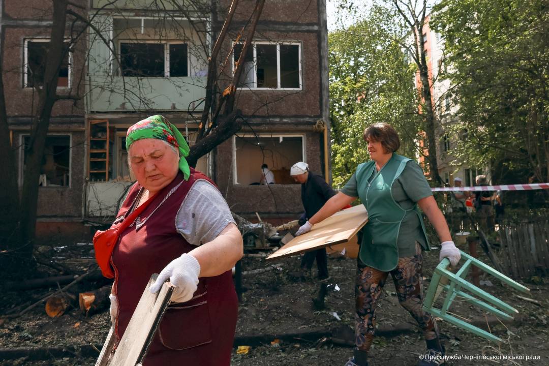Чернігівська громада об'єднала зусилля для подолання наслідків ворожого удару