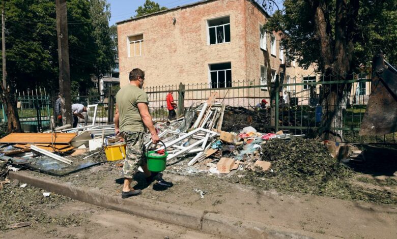 Чернігівська громада об’єднала зусилля для подолання наслідків ворожого удару (Фото)
