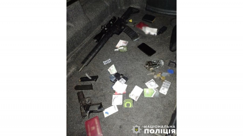 Один із чоловіків, які "підрізали" автобус із військовими й забрали мобілізованих, має перерахувати на ЗСУ 600 тис. грн