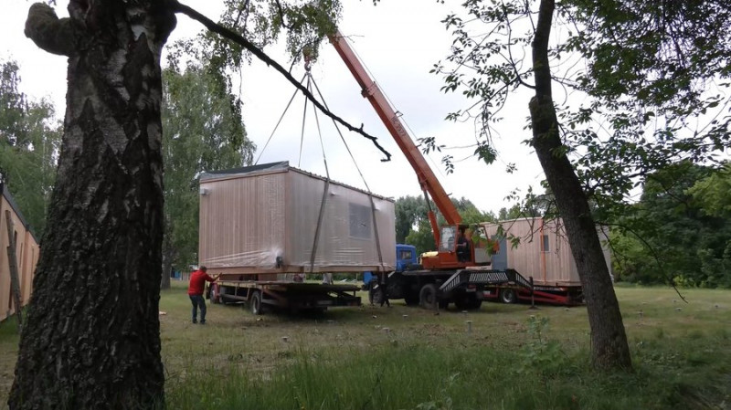 У Сосниці на Чернігівщині встановлюють модульні будинки для переселенців