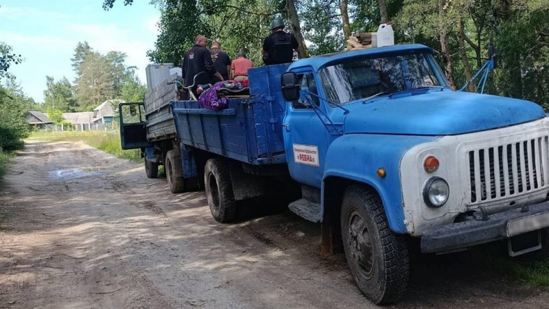 Сім'ю з двома дітьми евакуювали з прикордоння Чернігівщини