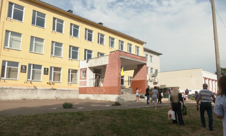 Фінал освітніх батлів довкола 19-ї школи: в закладі набирають учнів до 10 класу