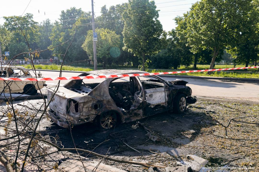 Комунальні служби Чернігова вже ліквідовують наслідки нічної атаки армії РФ
