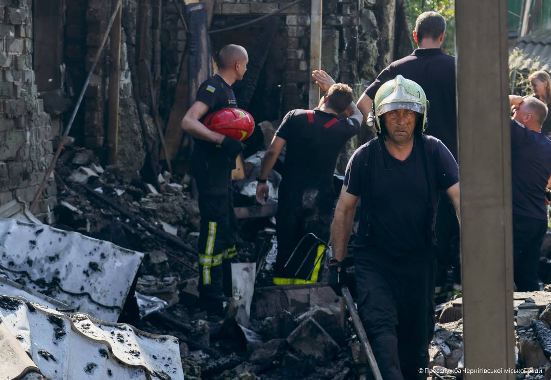 Комунальні служби Чернігова вже ліквідовують наслідки нічної атаки армії РФ