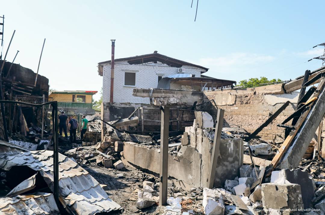 Комунальні служби Чернігова вже ліквідовують наслідки нічної атаки армії РФ