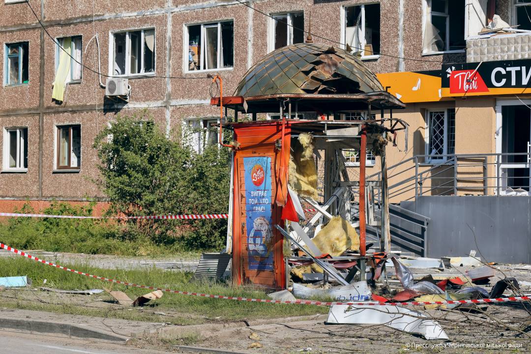Комунальні служби Чернігова вже ліквідовують наслідки нічної атаки армії РФ