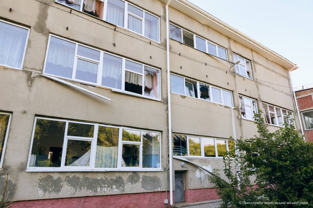 Комунальні служби Чернігова вже ліквідовують наслідки нічної атаки армії РФ