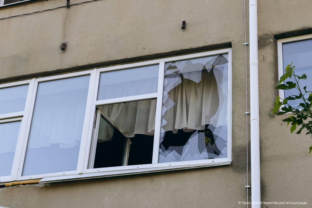 Комунальні служби Чернігова вже ліквідовують наслідки нічної атаки армії РФ