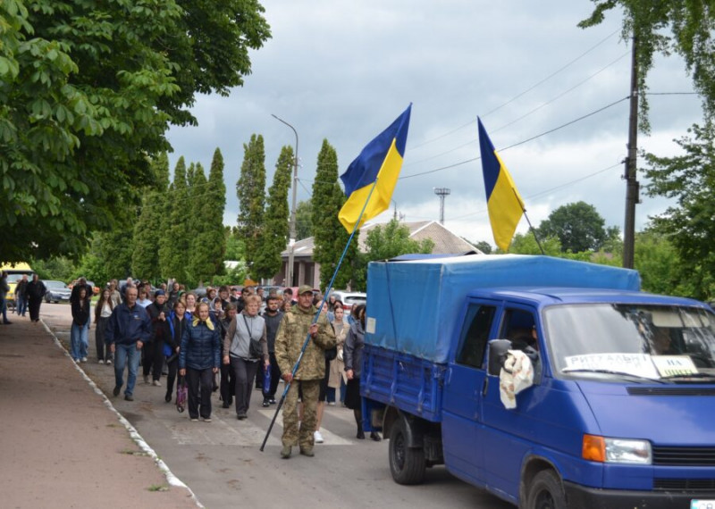На Чернігівщині попрощалися із захисником, який вважався зниклим безвісти