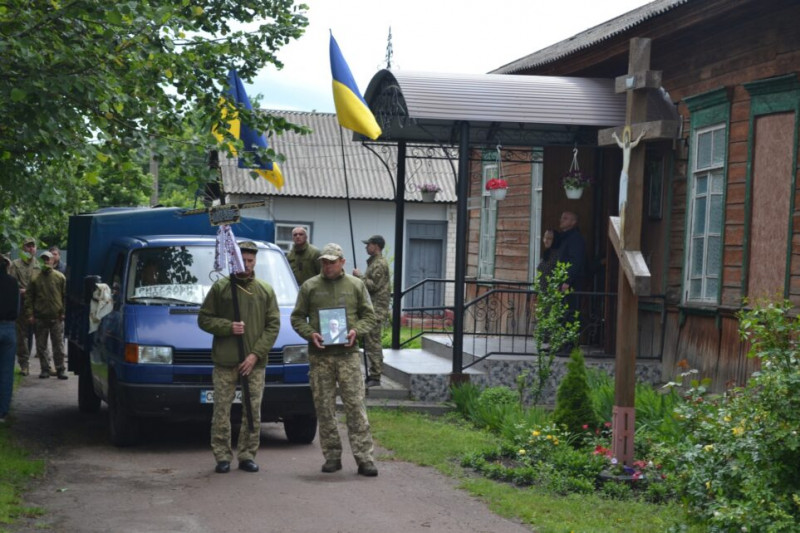 На Чернігівщині попрощалися із захисником, який вважався зниклим безвісти