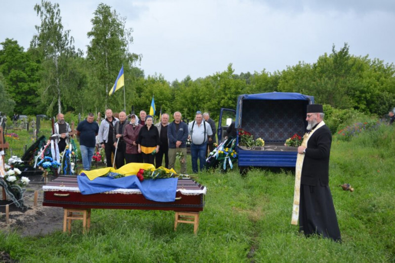 На Чернігівщині попрощалися із захисником, який вважався зниклим безвісти