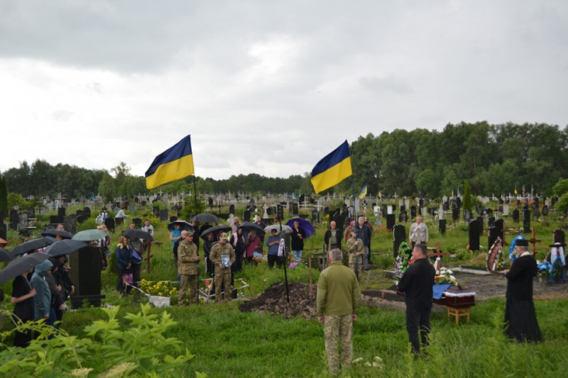 На Чернігівщині попрощалися із захисником, який вважався зниклим безвісти