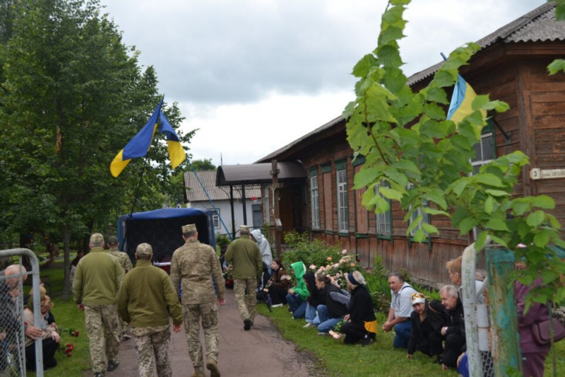 На Чернігівщині попрощалися із захисником, який вважався зниклим безвісти