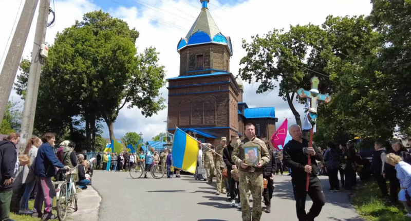 На Чернігівщині попрощалися із Захисником, який загинув на Харківщині