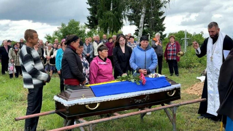 На Чернігівщині попрощалися із захисником, тіло якого повернули під час обміну