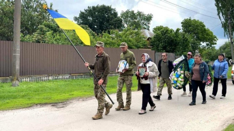 На Чернігівщині попрощалися із захисником, тіло якого повернули під час обміну