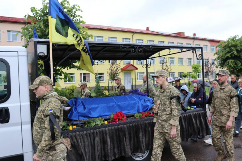 На Чернігівщині попрощалися з розвідником, який помер у лікарні