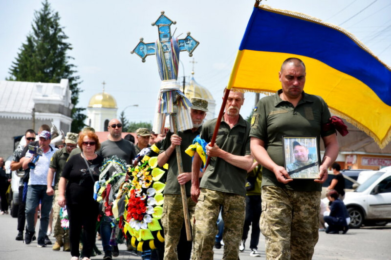 На Чернігівщині попрощалися з воїном, життя якого обірвалося внаслідок хвороби