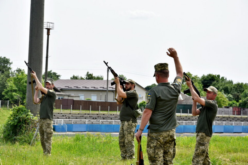 На Чернігівщині попрощалися з воїном, життя якого обірвалося внаслідок хвороби