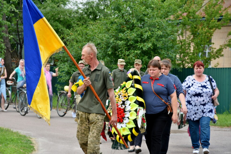 На Чернігівщині попрощалися з воїном, життя якого обірвалося внаслідок хвороби