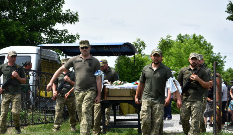 На Чернігівщині попрощалися з воїном, життя якого обірвалося внаслідок хвороби