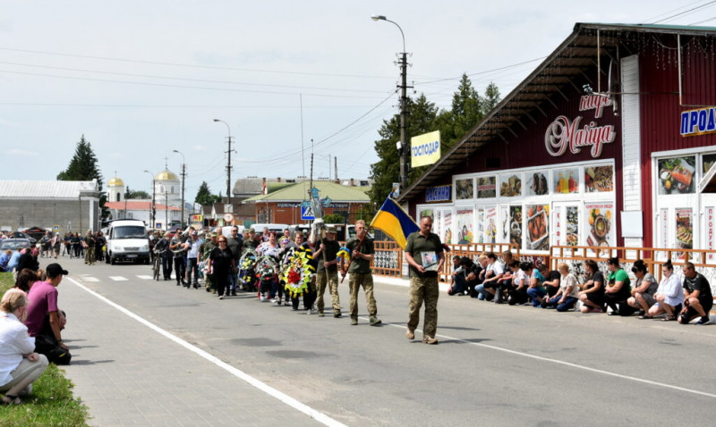 На Чернігівщині попрощалися з воїном, життя якого обірвалося внаслідок хвороби