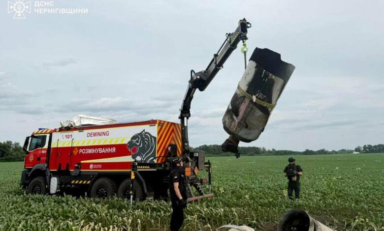 На Чернігівщині виявили уламки ракети (Фото)