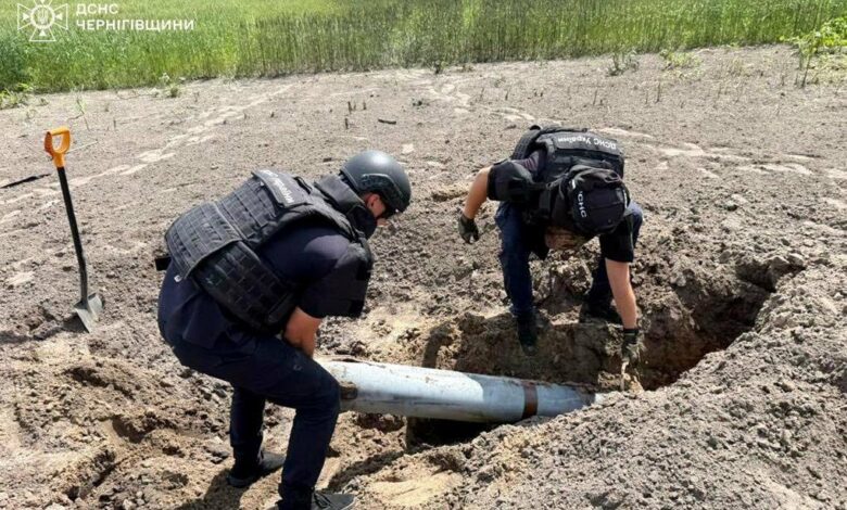 На Чернігівщині виявили уламки ракети (Фото)