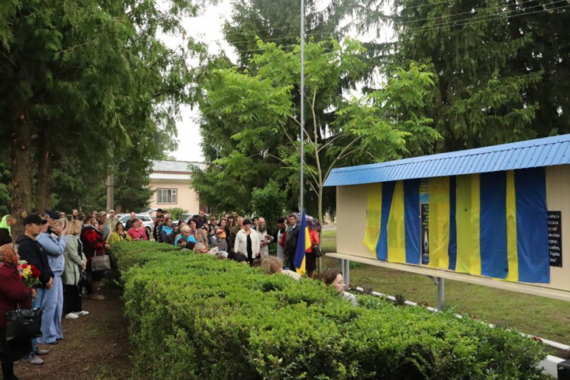 На Чернігівщині встановили пам’ятний знак на честь п’ятьох воїнів-земляків