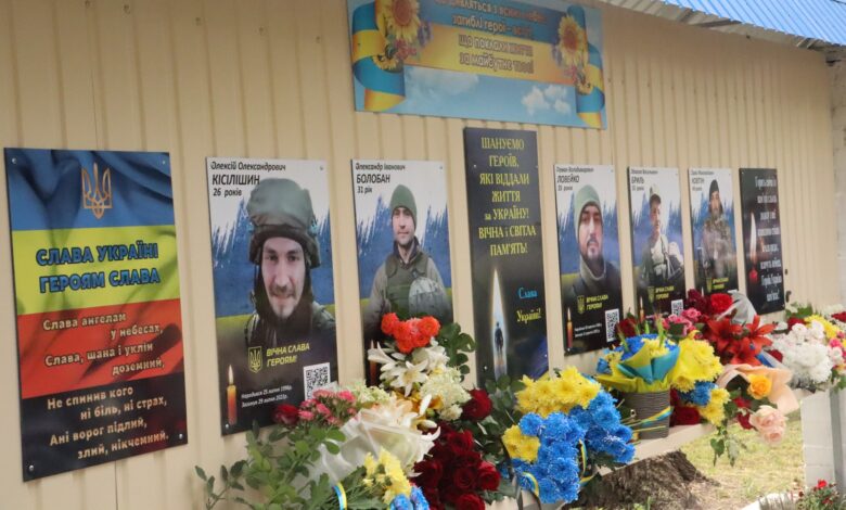 На Чернігівщині встановили пам’ятний знак на честь п’ятьох воїнів-земляків