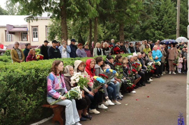 На Чернігівщині встановили пам’ятний знак на честь п’ятьох воїнів-земляків