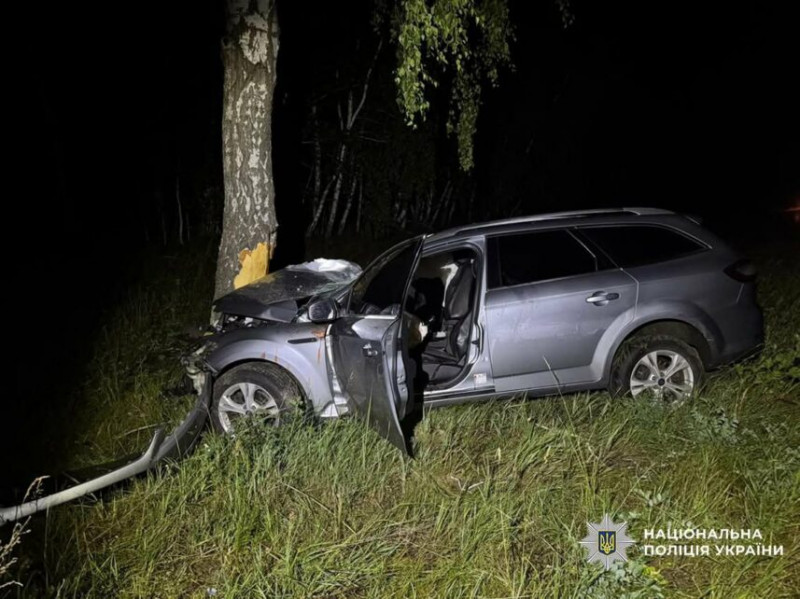 Пасажир помер на місці, а водій отримав ушкодження: подробиці смертельної ДТП на Чернігівщині (Фото)