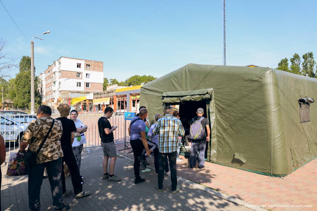 Першочергові заходи виконано: Чернігів усуває наслідки ворожого удару