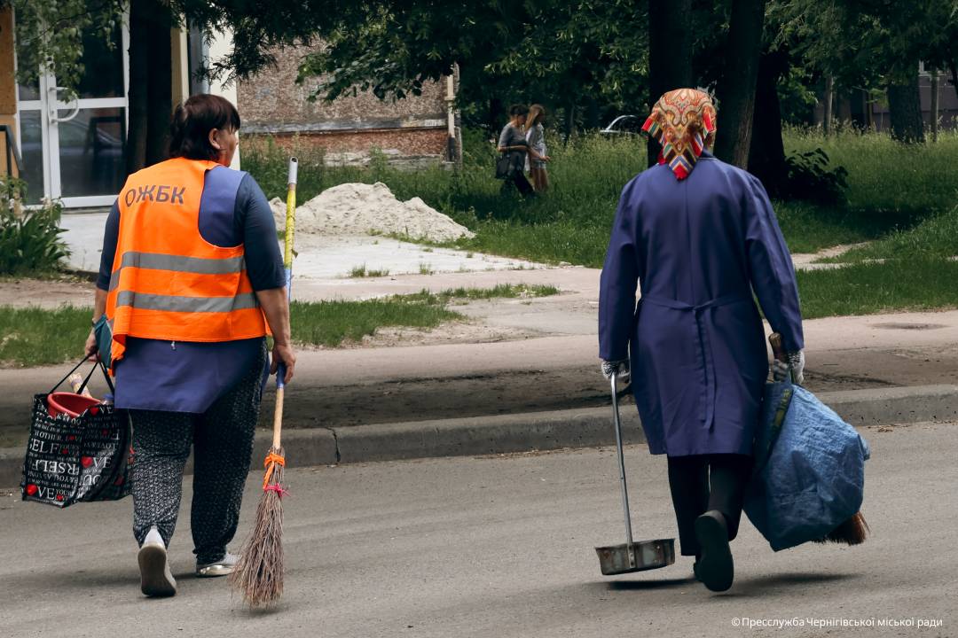 Першочергові заходи виконано: Чернігів усуває наслідки ворожого удару