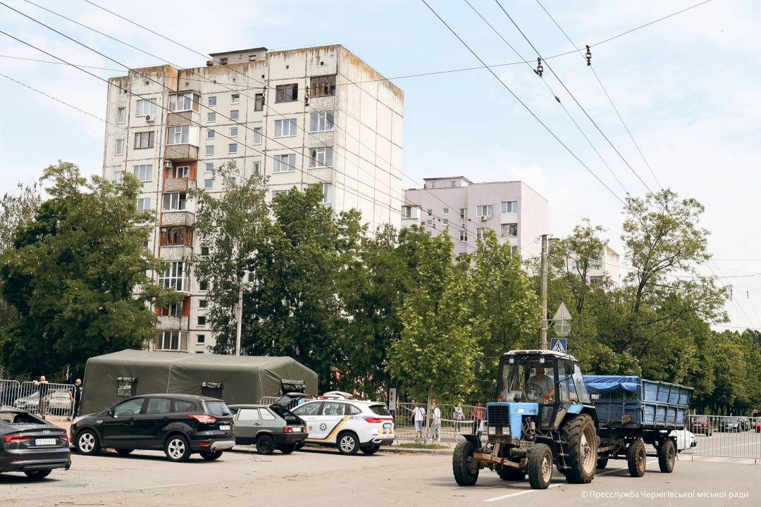 Першочергові заходи виконано: Чернігів усуває наслідки ворожого удару