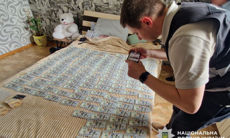 Поліція Чернігівщини затримала злочинне угруповання медиків, які організували корупційну схему ухилення від військової служби (Фото, відео)
