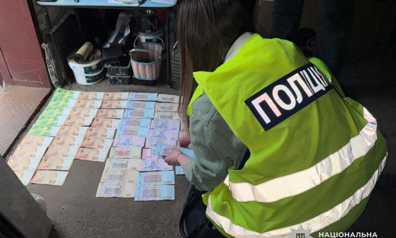 Поліція Чернігівщини затримала злочинне угруповання медиків, які організували корупційну схему ухилення від військової служби (Фото, відео)