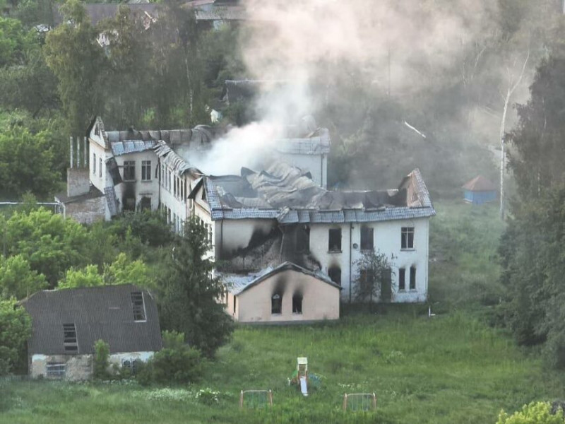 Школа перетворилася на попелище: жахливі наслідки ворожого обстрілу Чернігівщини (Фото)