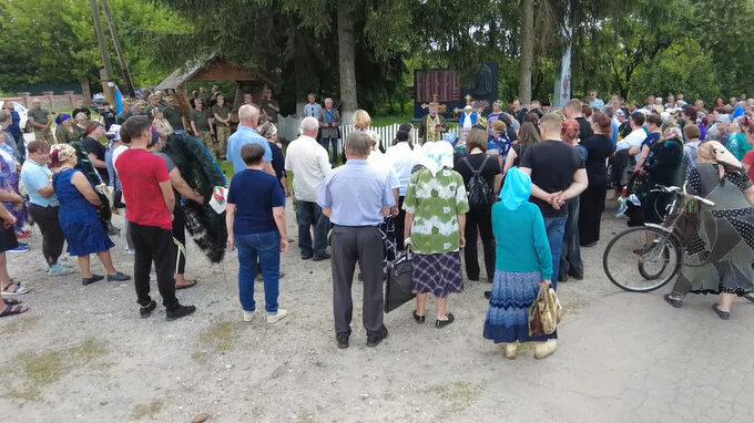 Сосницька громада попрощалася з Героєм
