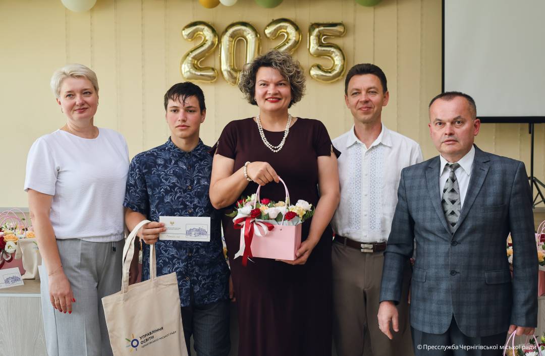 Стипендії та подарунки — за наполегливість і перемоги: у Чернігові нагородили талановиту молодь