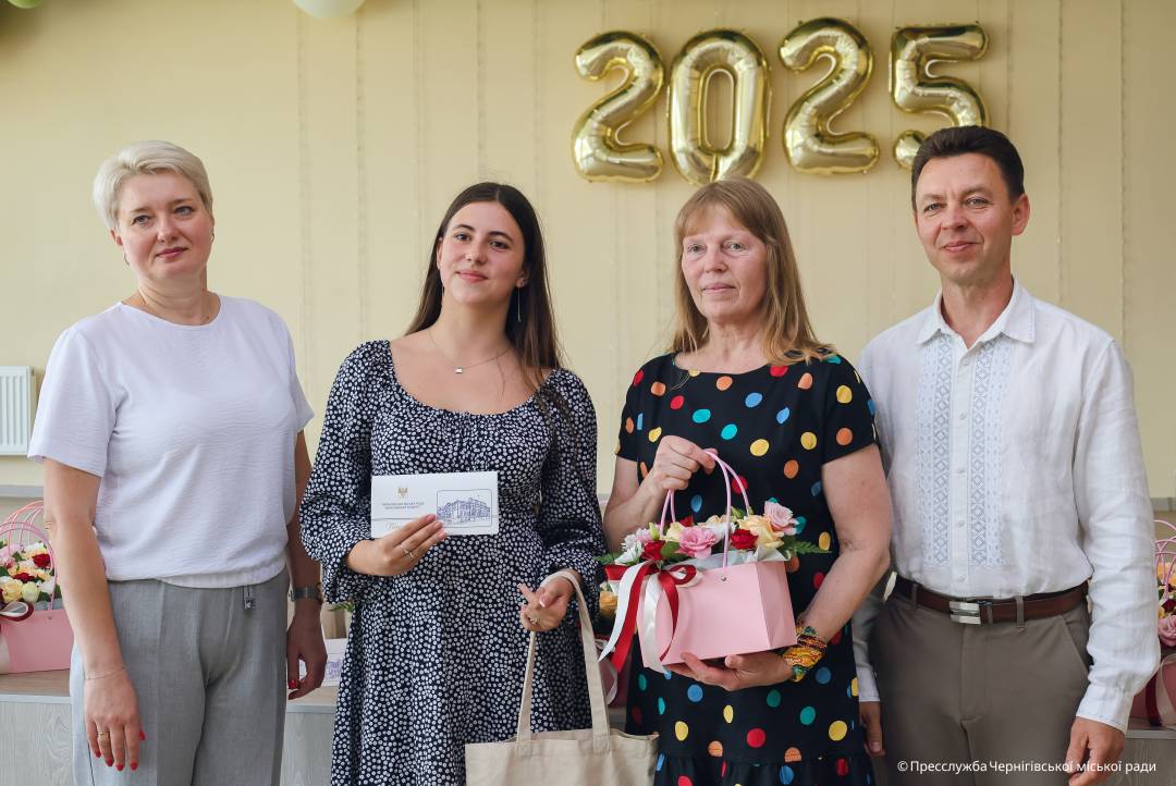 Стипендії та подарунки — за наполегливість і перемоги: у Чернігові нагородили талановиту молодь