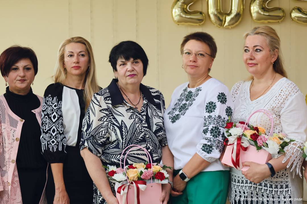 Стипендії та подарунки — за наполегливість і перемоги: у Чернігові нагородили талановиту молодь