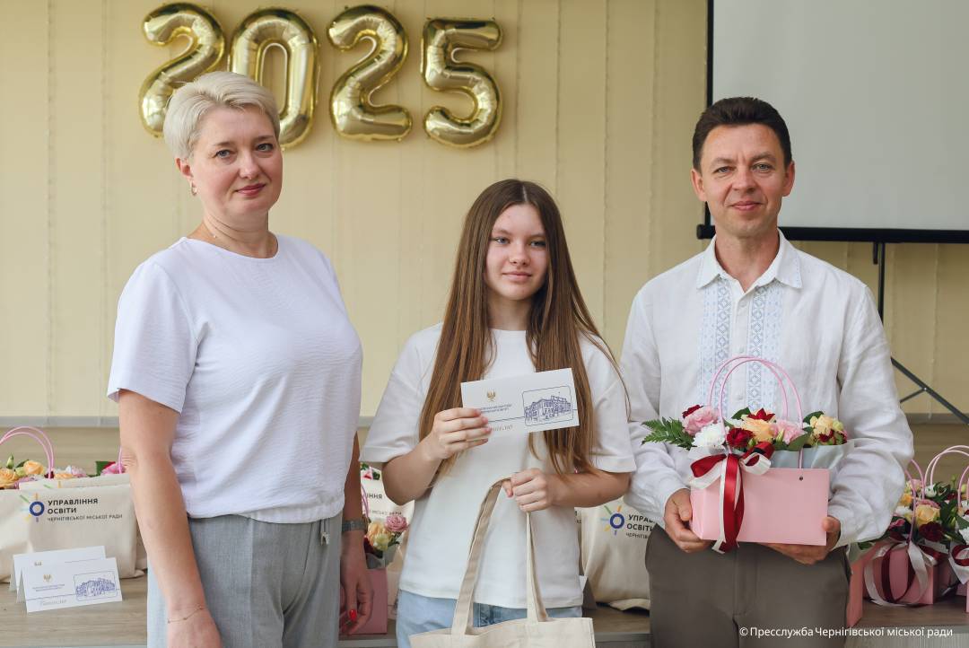 Стипендії та подарунки — за наполегливість і перемоги: у Чернігові нагородили талановиту молодь