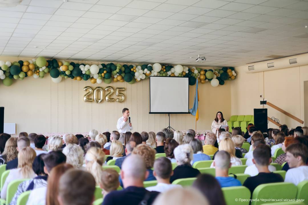 Стипендії та подарунки — за наполегливість і перемоги: у Чернігові нагородили талановиту молодь