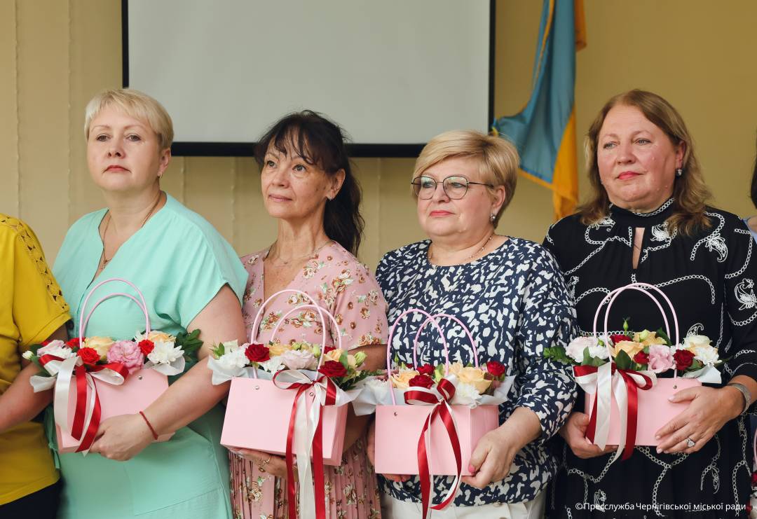 Стипендії та подарунки — за наполегливість і перемоги: у Чернігові нагородили талановиту молодь